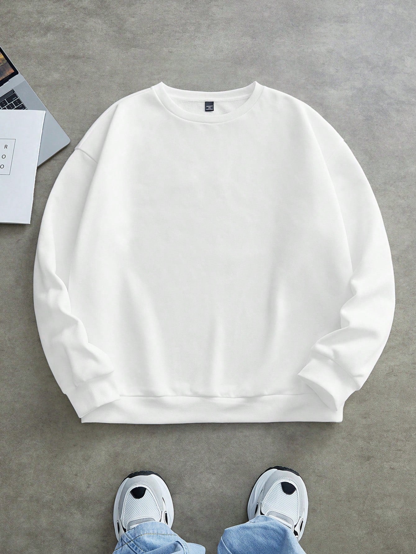 سويتشيرت اوفرسايز بتصميم مخصص