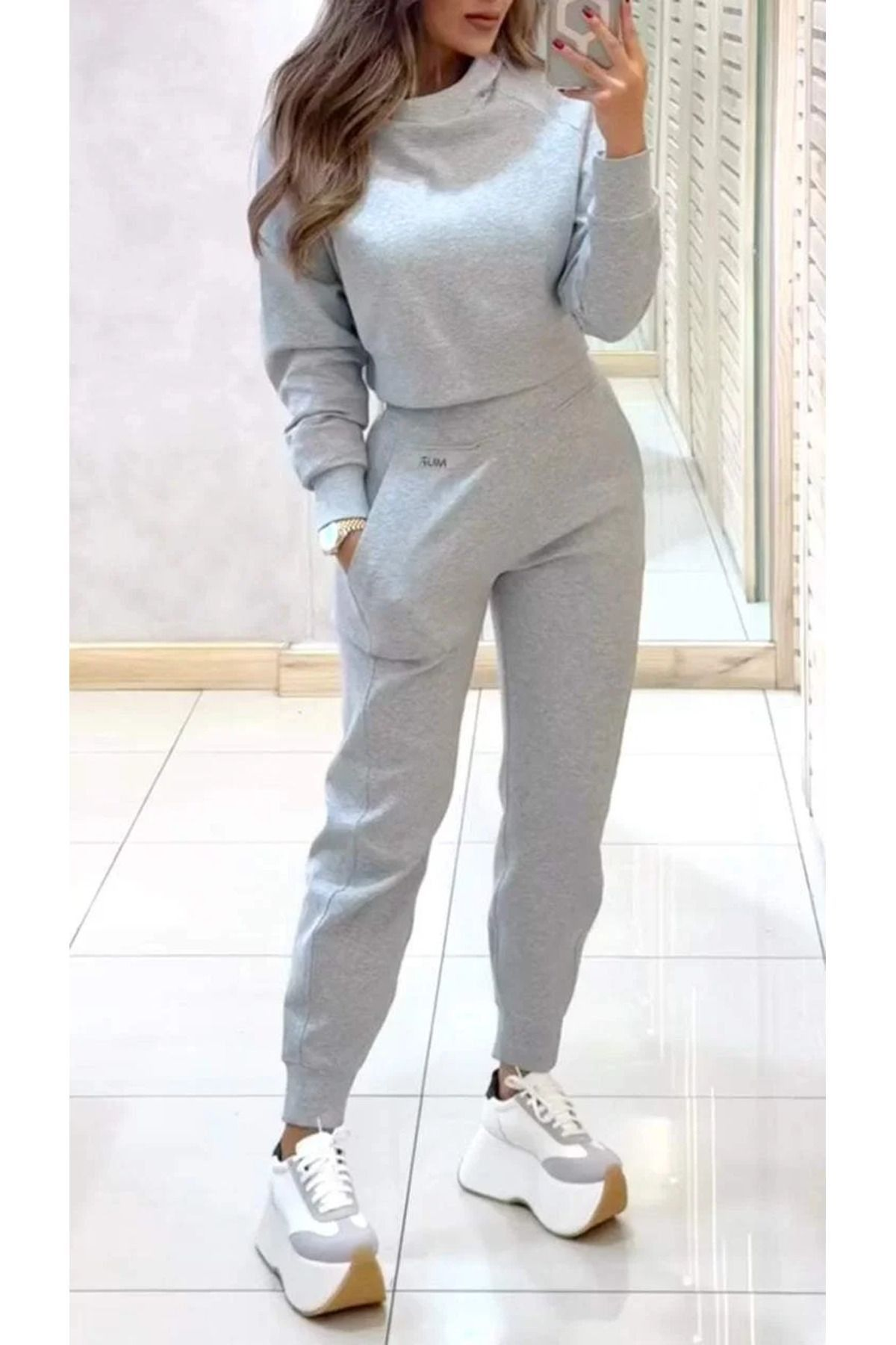 Kadın Kısa Sweatshirt ve Yüksek Bel Jogger Rahat Takım