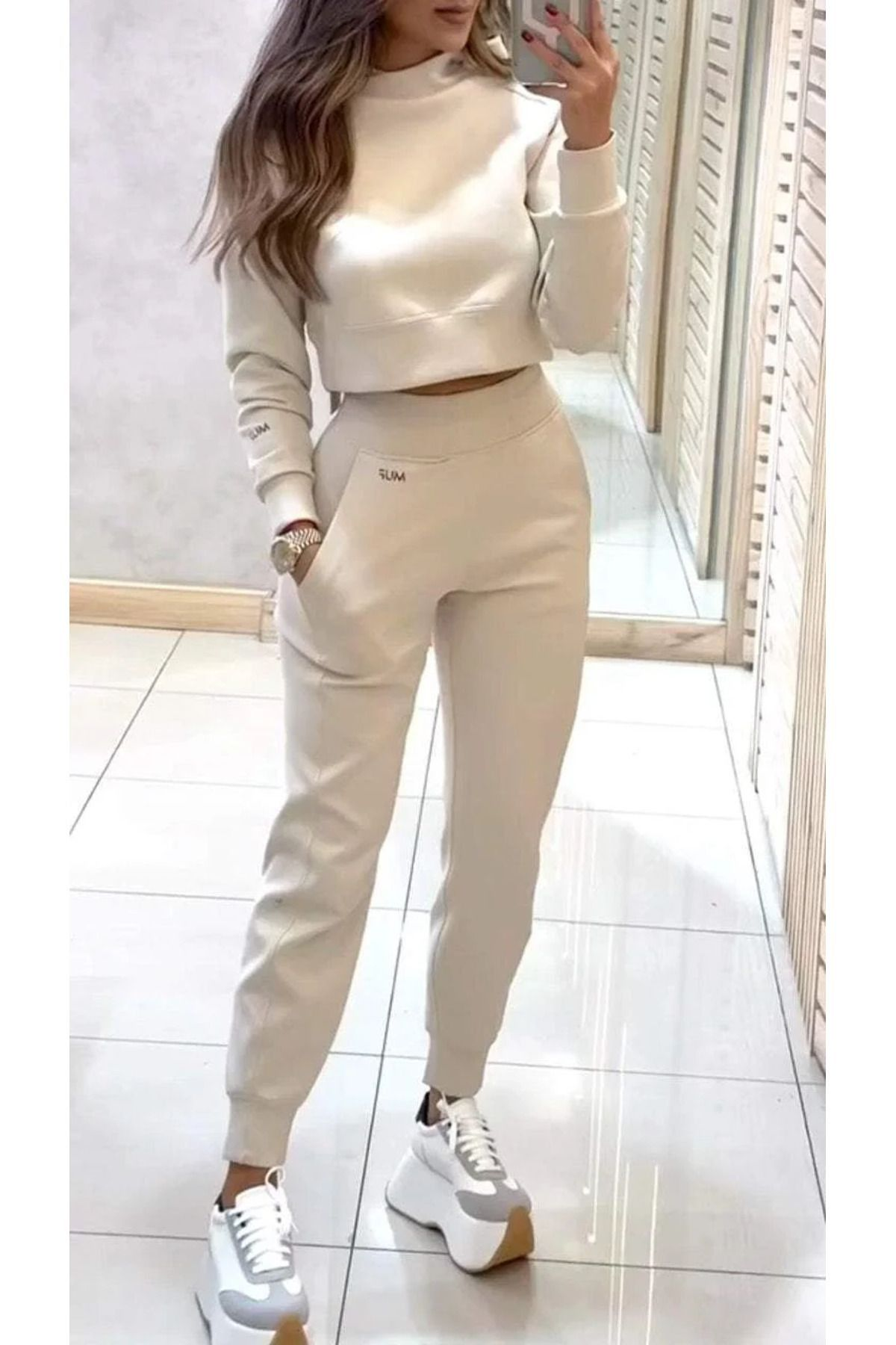 Kadın Kısa Sweatshirt ve Yüksek Bel Jogger Rahat Takım