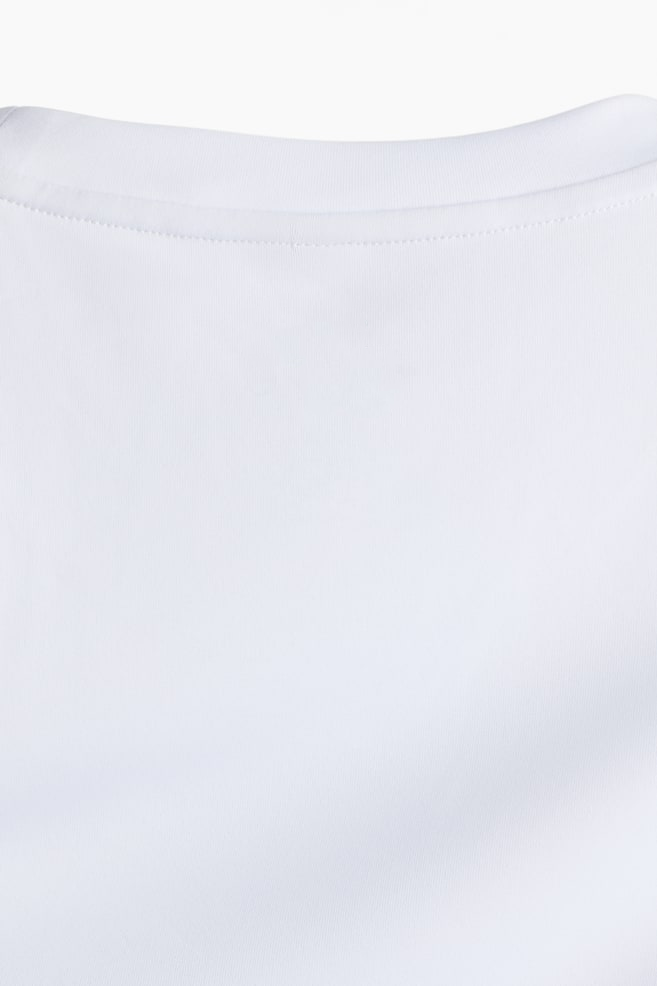 تيشورت بدون أكمام بتصميم مخصص